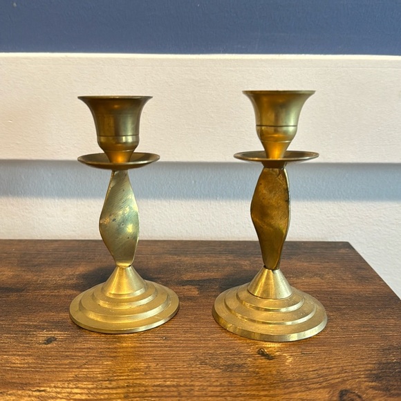 1970s Pair Of Vintage Brass Gold Twisted Candlestick Holders - Picture 1 of 6